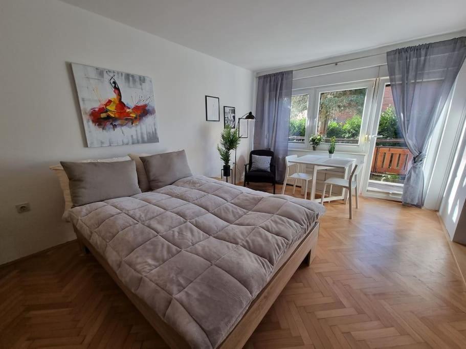 The Rowhouse Apartment Ljubljana - Free Parking ภายนอก รูปภาพ