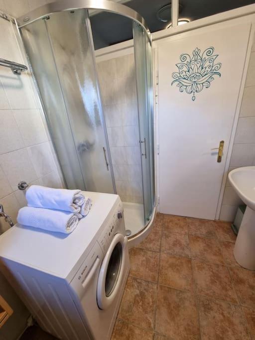 The Rowhouse Apartment Ljubljana - Free Parking ภายนอก รูปภาพ