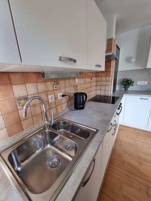 The Rowhouse Apartment Ljubljana - Free Parking ภายนอก รูปภาพ
