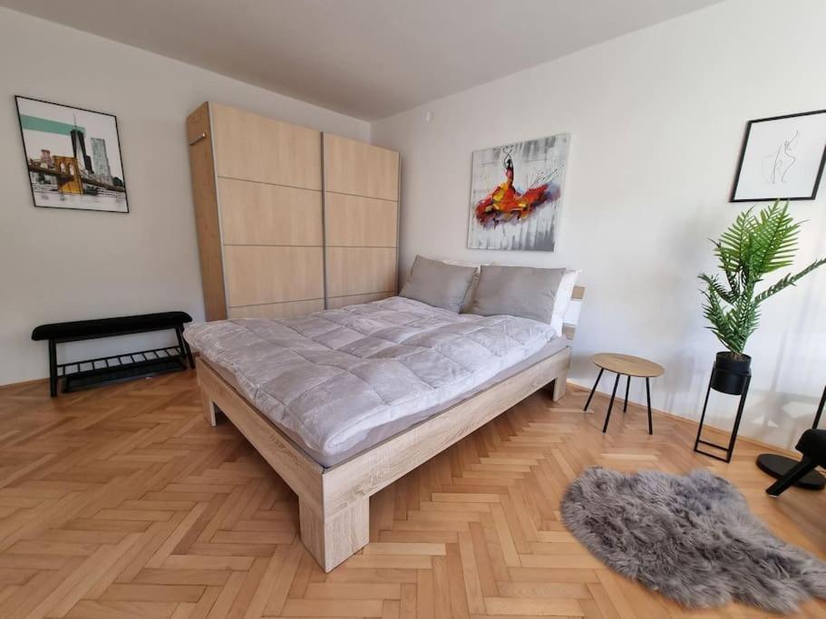 The Rowhouse Apartment Ljubljana - Free Parking ภายนอก รูปภาพ